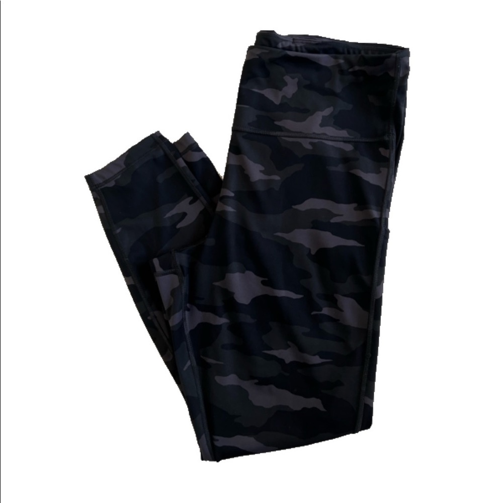 Athleta Ultimate Stash Pocket Camo 7/8 Tight